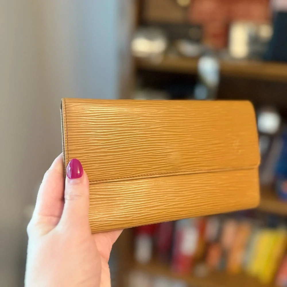 Pre-loved Authentic Louis Vuitton Tan Epi Leather Clutch - Picture 12 of 14